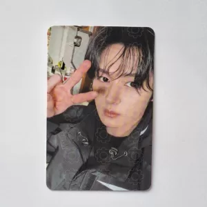 STRAY KIDS: Lee Know – KARMA (COMPACT VERSION)